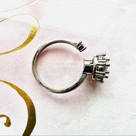 Daisy Flower Fancy Fidget Spinner Crystal CZ Rotating Silver Ring Resizable - Picture 3 of 6